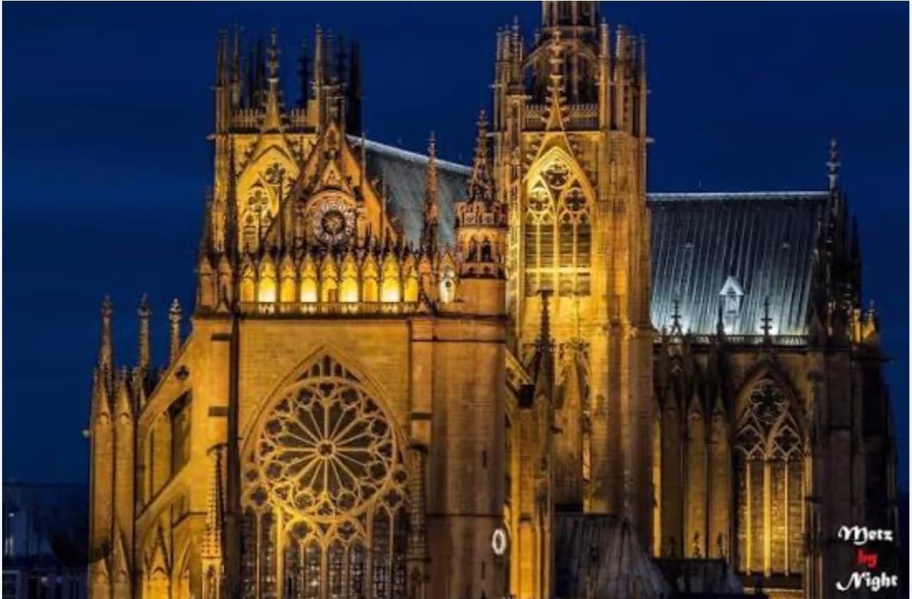 centre ville metz cathedrale saint etienne vue générale de nuit