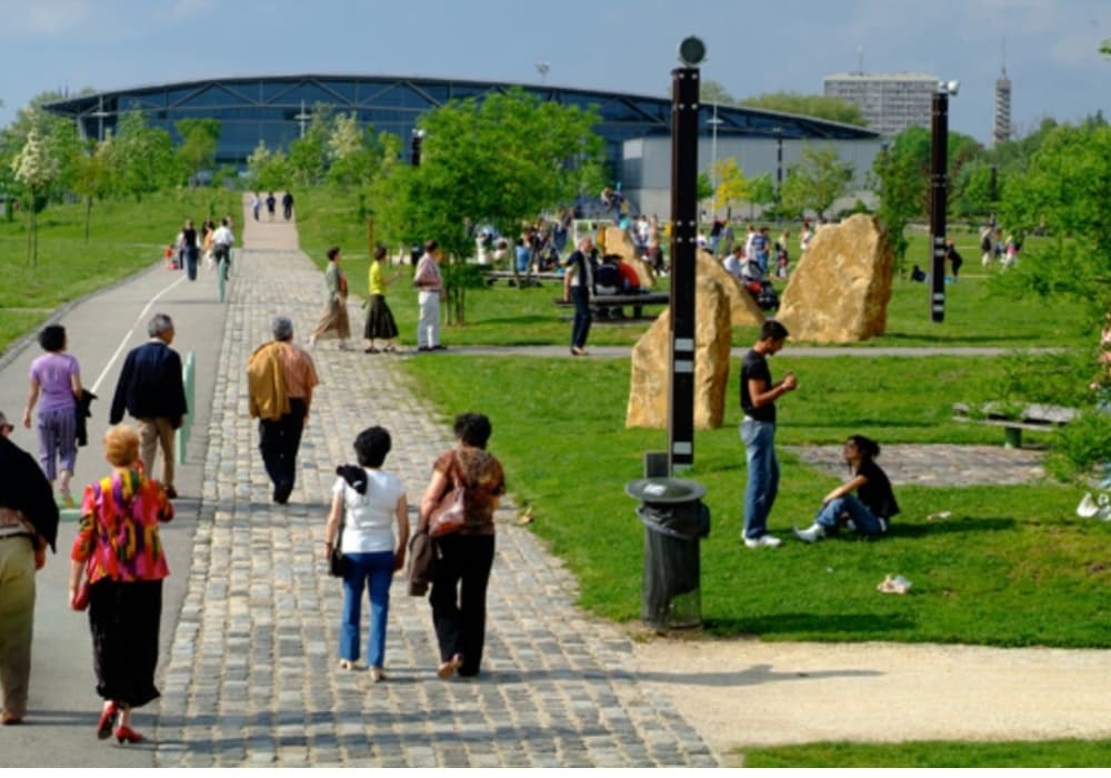 Se détendre au Parc de la Seille à Metz, allées ombragées et bancs pour la détente