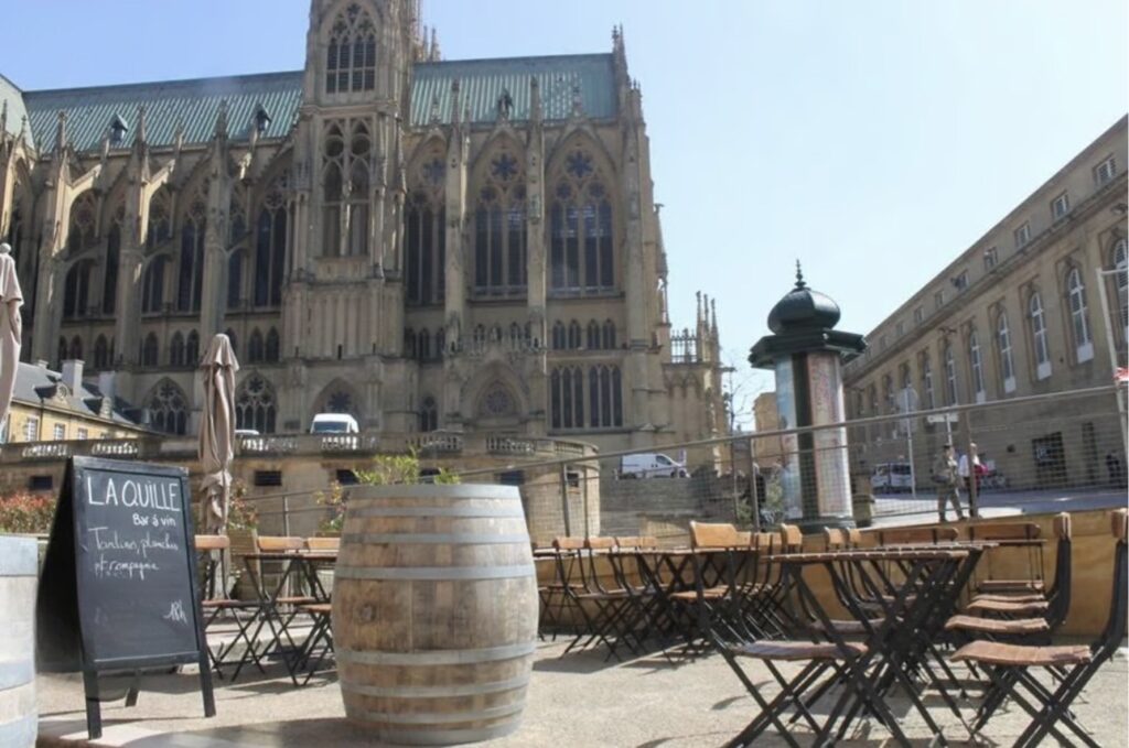 Bar à vin Metz authentique vue sur la cathédrale 
