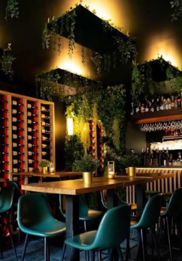 Intérieur bar à vin élégant et cosy à Metz