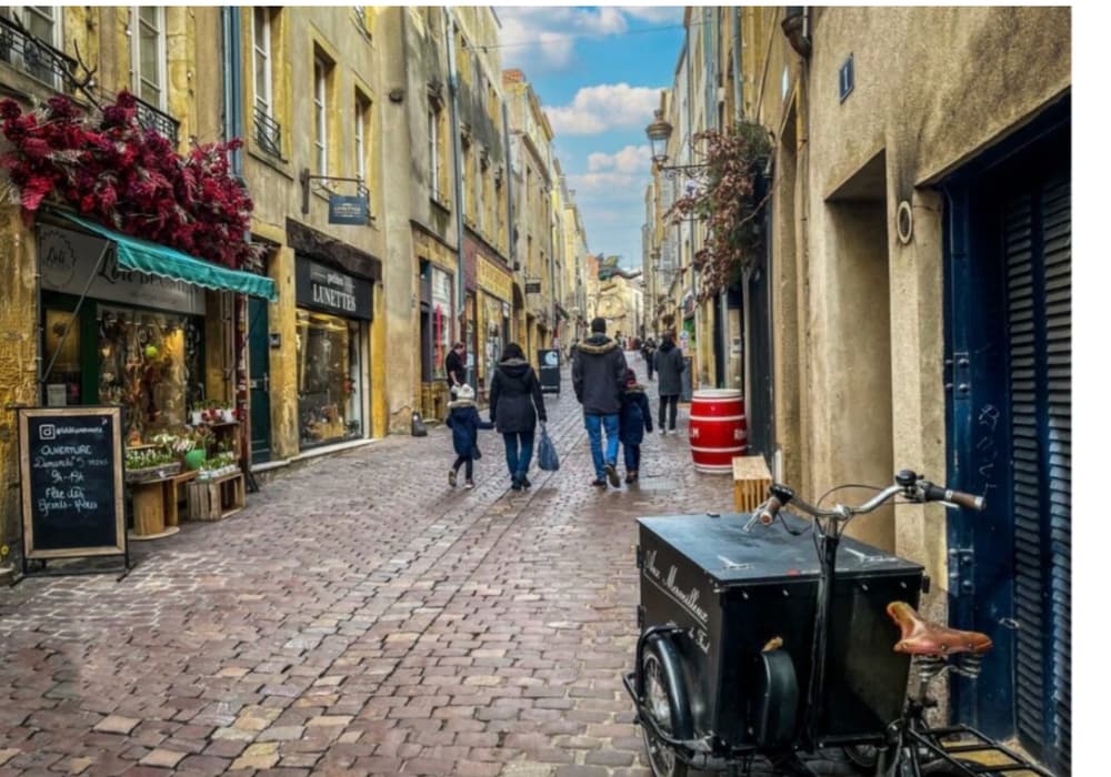 Petite ruelle romantique du centre-ville de Metz idéale pour une balade en amoureux