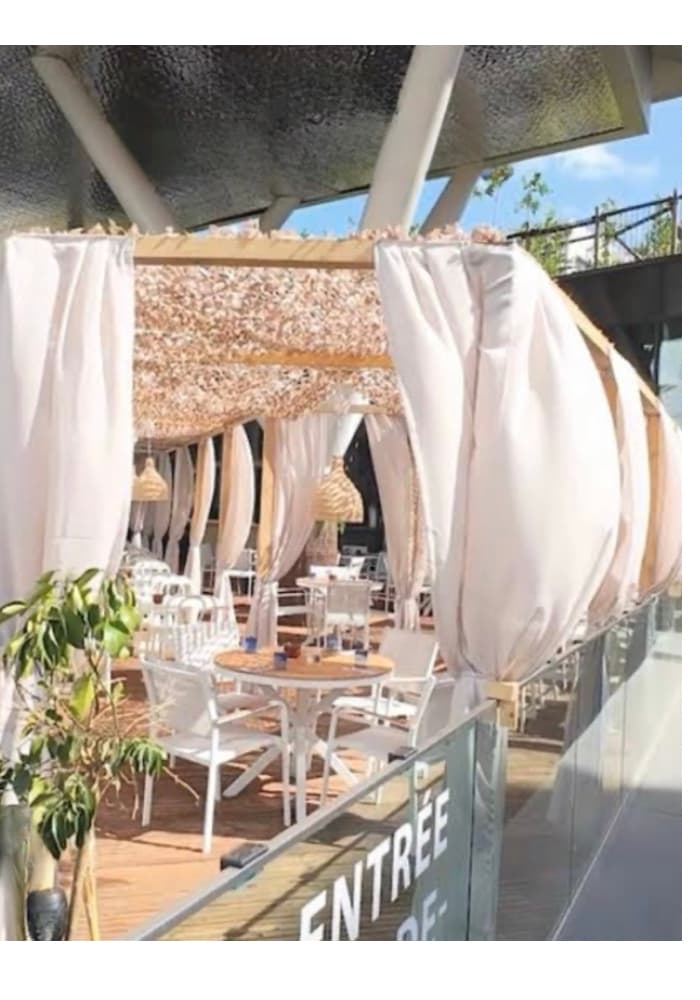 terrasse du restaurant Le Milano à Metz ambiance paillote romantique en soirée