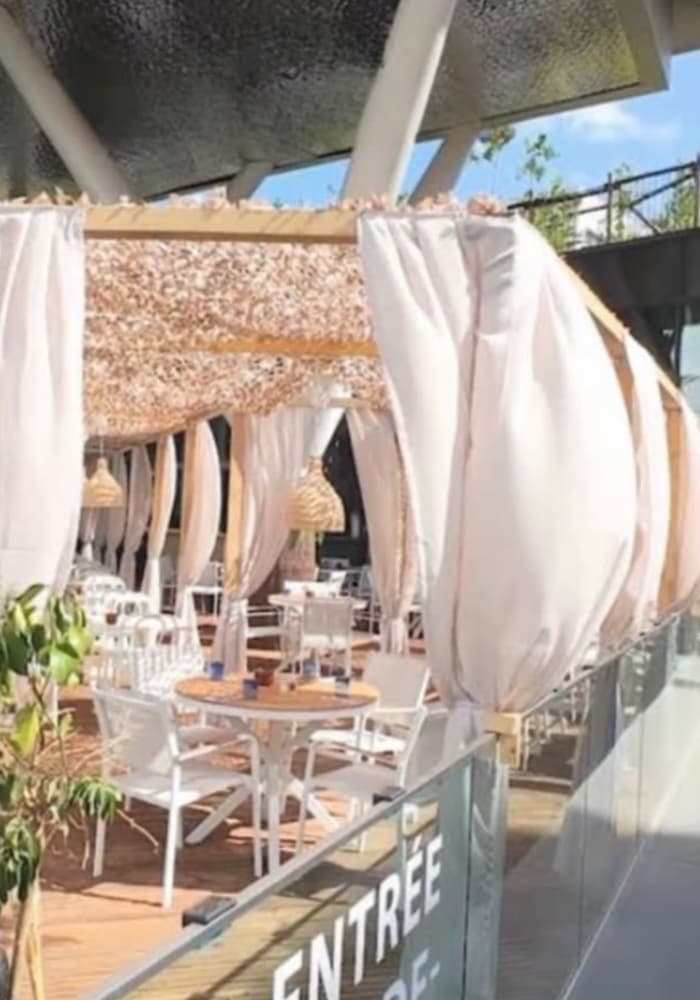terrasse romantique du Milano à Metz en été ambiance paillote